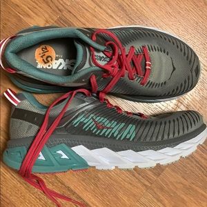 Hoka Arahi 2 running shoes
